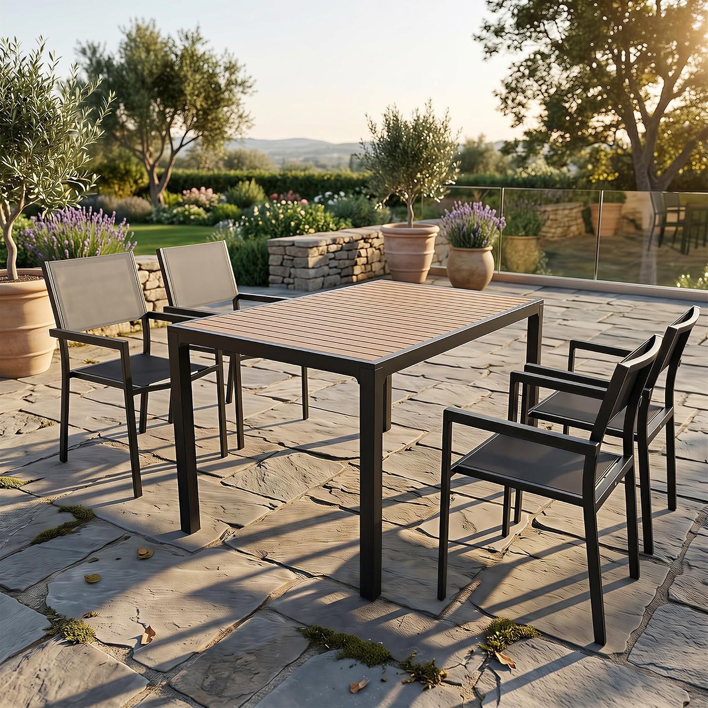 HIGOLD Auto Gartenmöbel-Set für 4 Personen in Holzoptik auf einer Terrasse