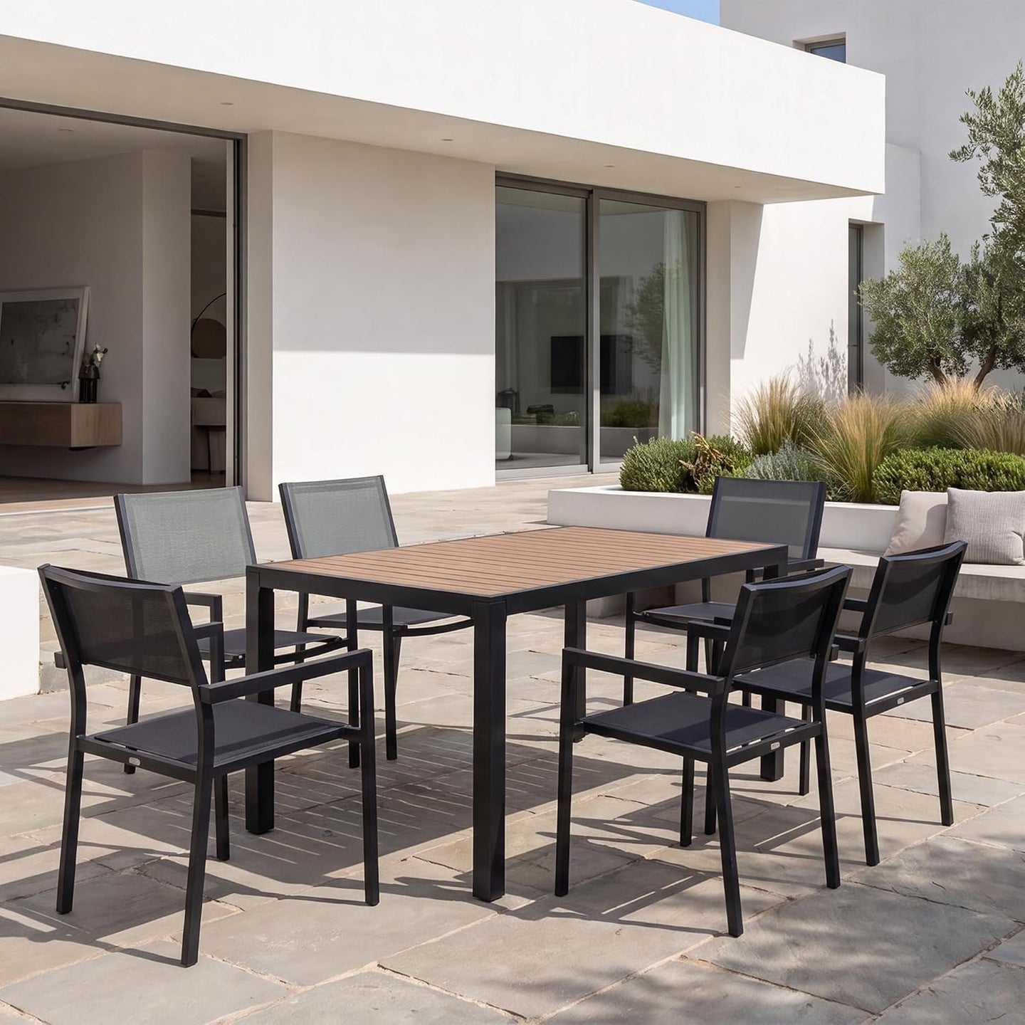 HIGOLD Auto Gartenmöbel-Set für 6 Personen in Holzoptik auf einer Terrasse